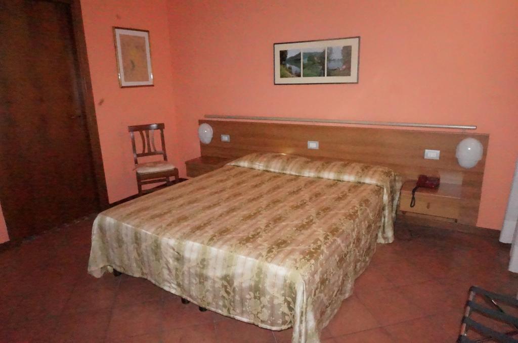 Hotel Cavour Верона Номер фото