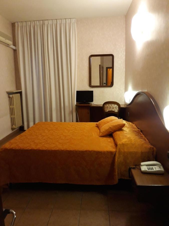 Hotel Cavour Верона Экстерьер фото