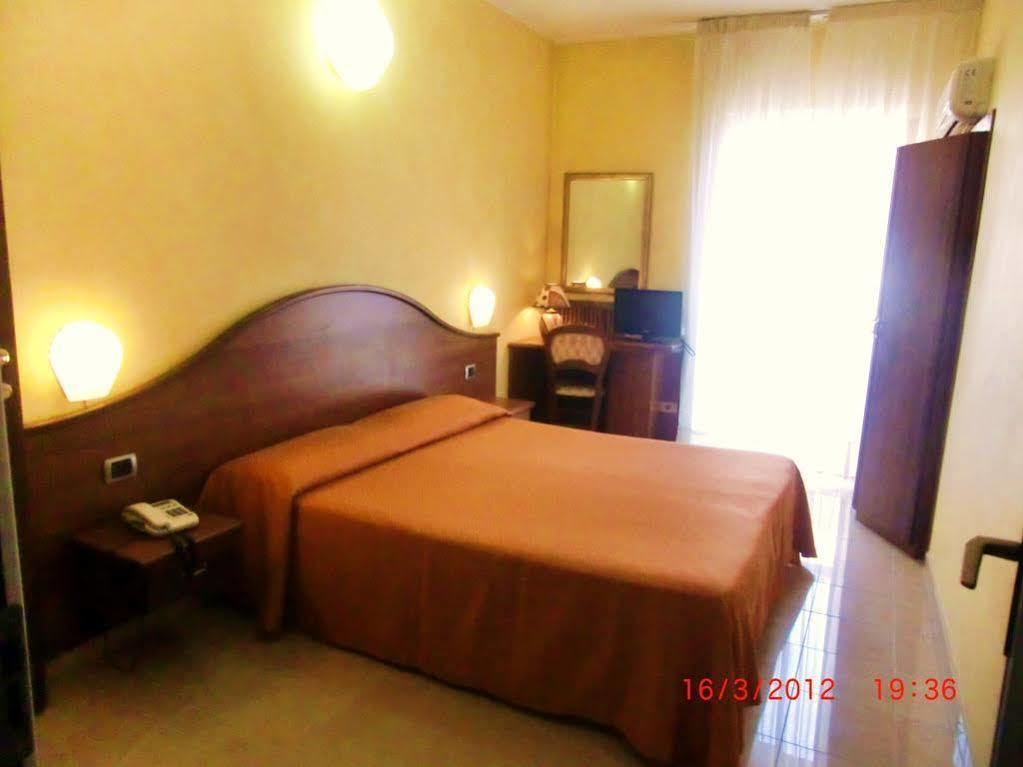 Hotel Cavour Верона Экстерьер фото