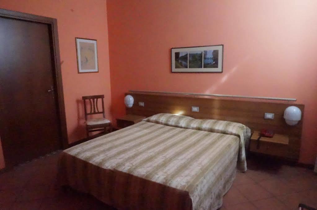 Hotel Cavour Верона Экстерьер фото