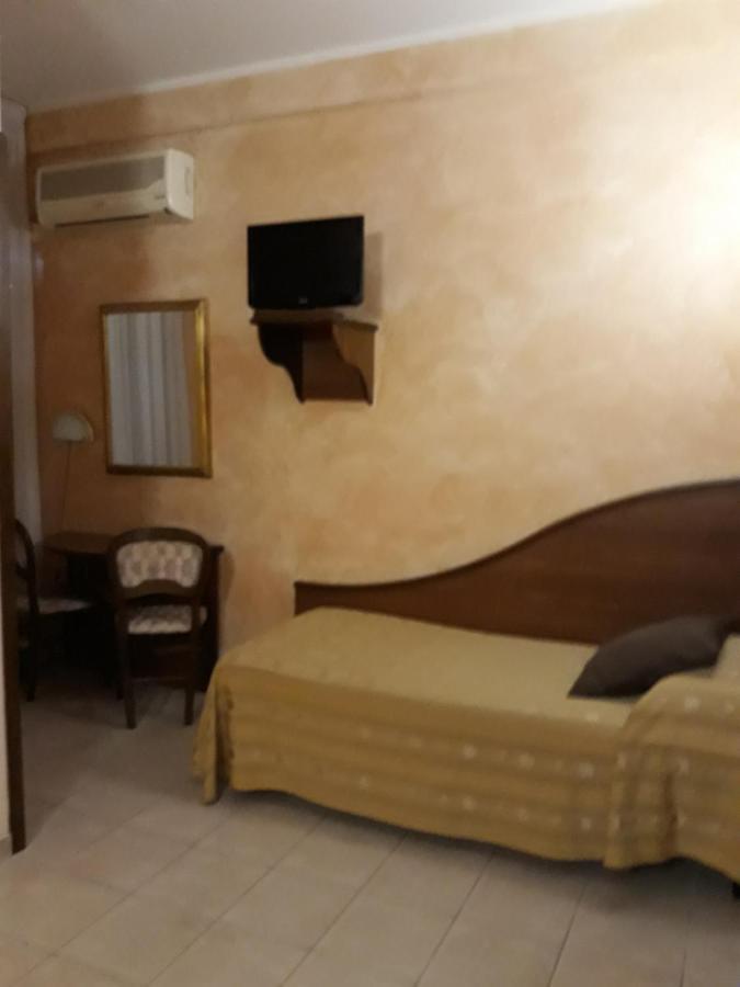 Hotel Cavour Верона Экстерьер фото