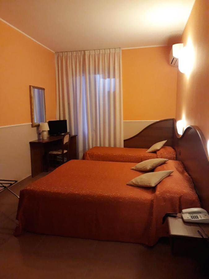 Hotel Cavour Верона Экстерьер фото
